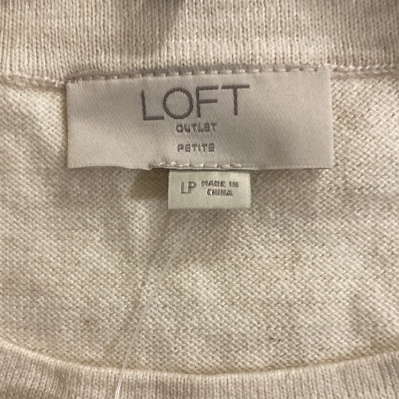 Loft blouse Size LP cream color with flared floral cuff sleeves 100% cotton - Picture 5 of 12